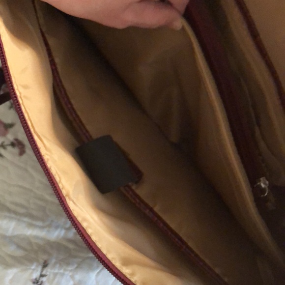 Computer bag. Burgundy colored reptile print. - Picture 6 of 8